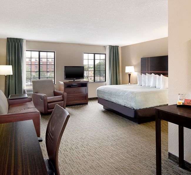 Deluxe King Studio Suite